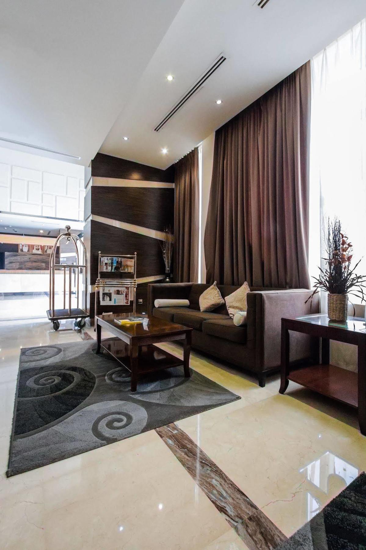 Nehal Hotel Abu Dhabi Esterno foto