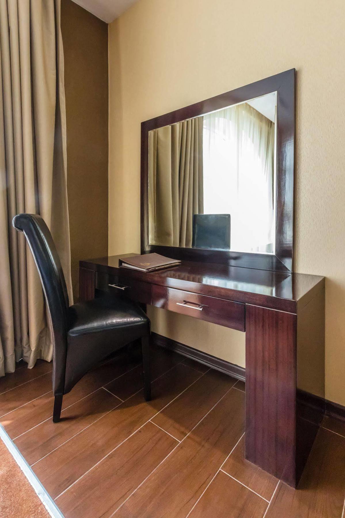 Nehal Hotel Abu Dhabi Esterno foto
