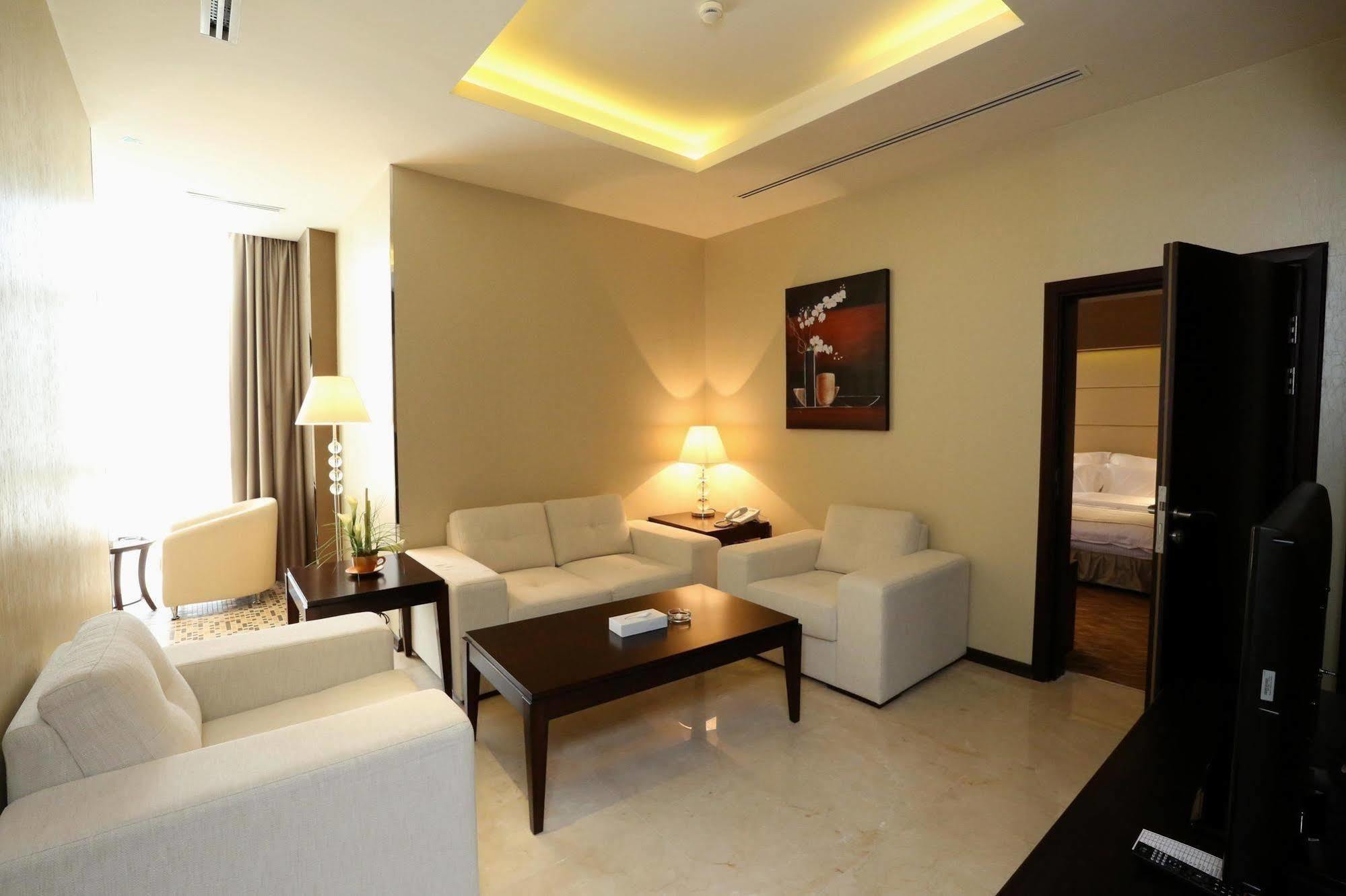 Nehal Hotel Abu Dhabi Esterno foto