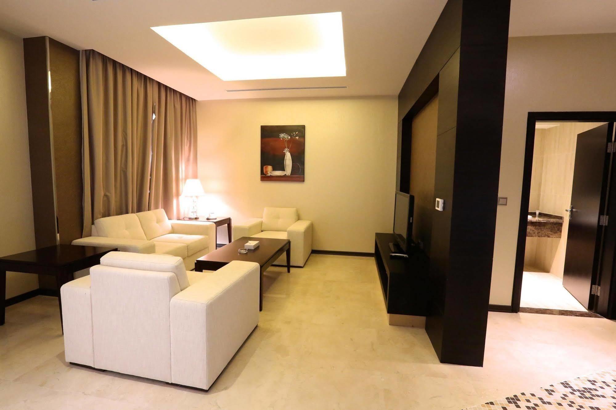 Nehal Hotel Abu Dhabi Esterno foto