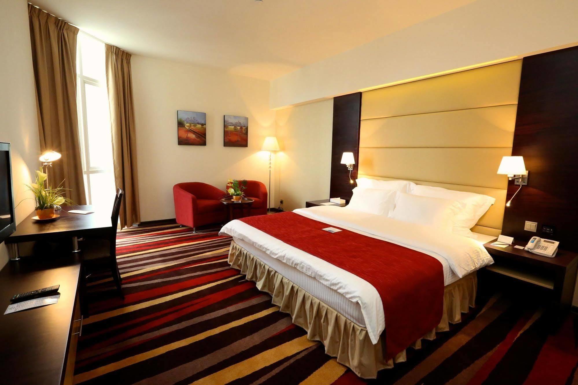 Nehal Hotel Abu Dhabi Esterno foto